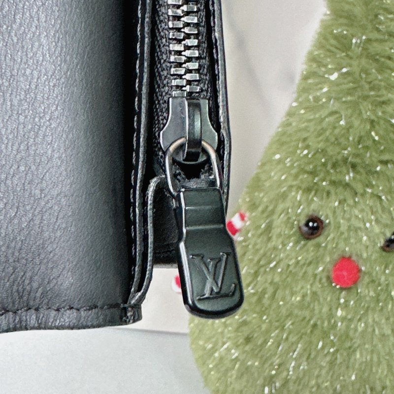 LV Brazza壓紋長夾-10