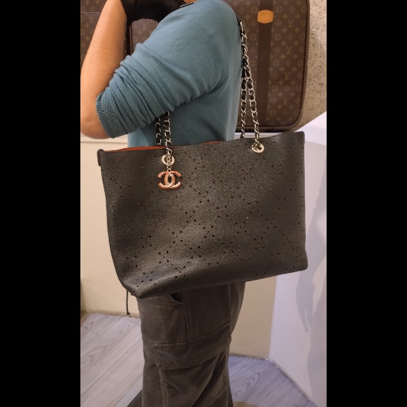 Chanel 銀鍊橘裏黑皮洞洞菱格托特包-2