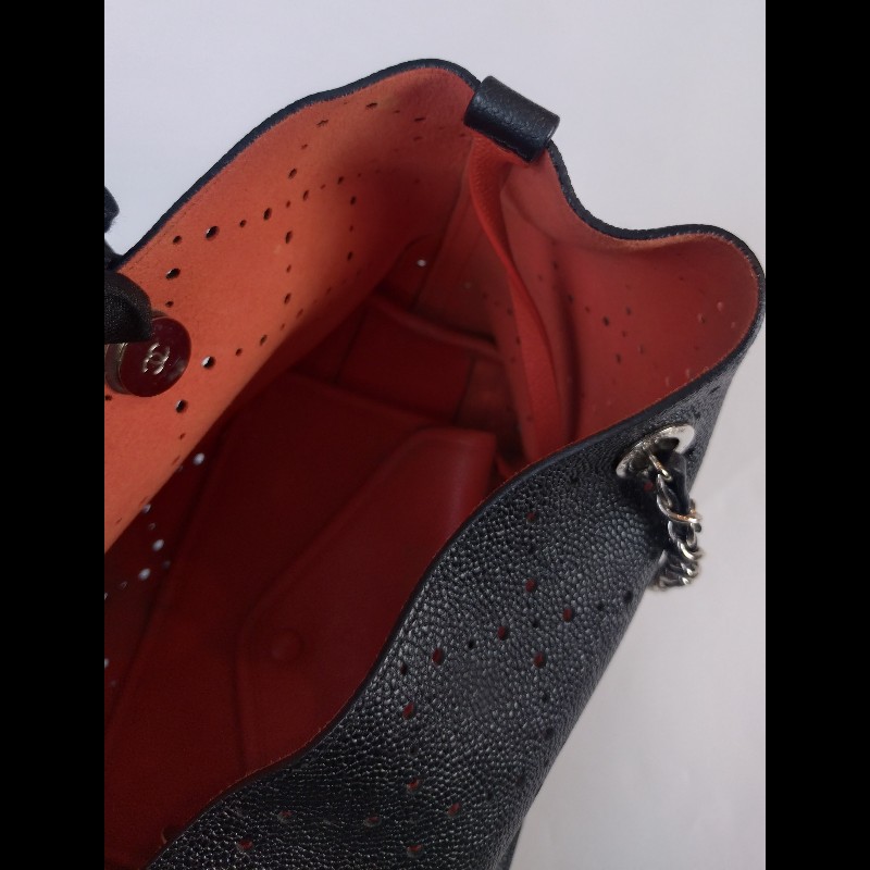 Chanel 銀鍊橘裏黑皮洞洞菱格托特包-18