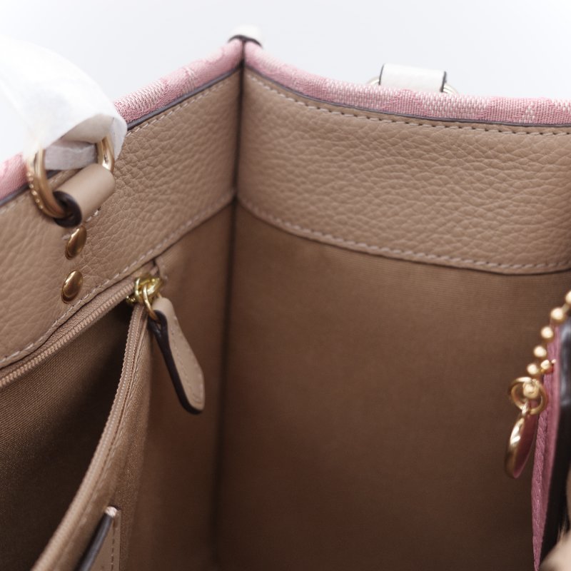 Coach 蔻馳 Dempsey 22 tote 經典緹花織布 鵝卵石顆粒 牛皮 圓型皮標 托特包-25