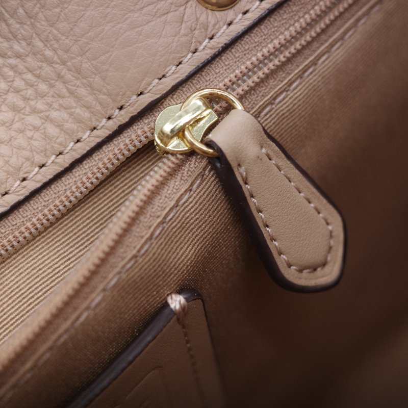 Coach 蔻馳 Dempsey 22 tote 經典緹花織布 鵝卵石顆粒 牛皮 圓型皮標 托特包-31