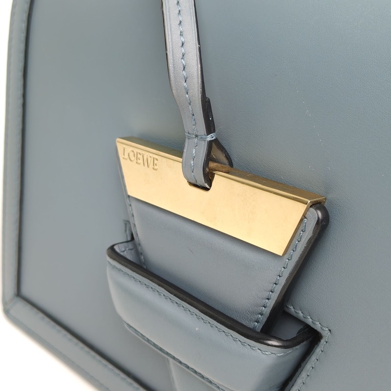 LOEWE Barcelona巴賽隆納中號藍色牛皮金扣肩背包-4