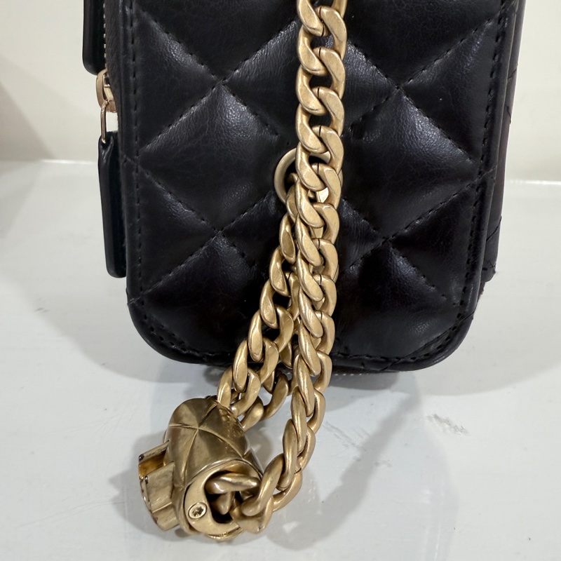 Chanel✨新款小羊皮化妝盒子 黑色浮雕調節釦LOGO芯片款-26