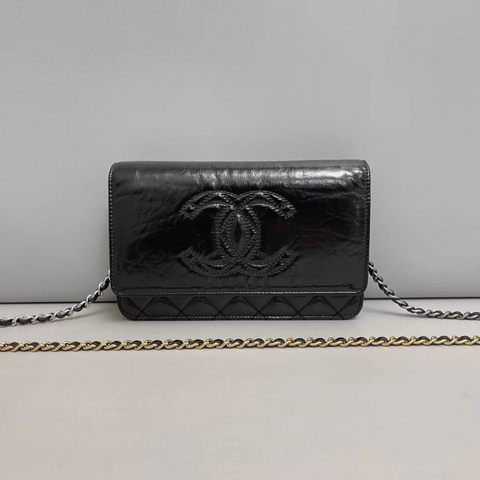Chanel香奈兒 黑金大logo油蠟牛皮woc