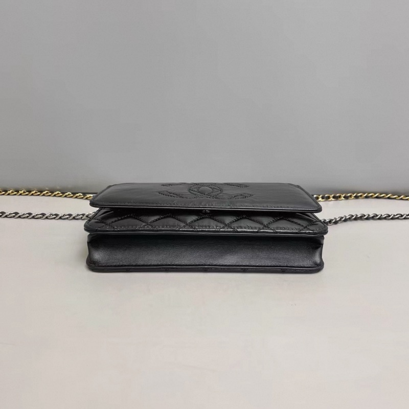Chanel香奈兒 黑金大logo油蠟牛皮woc-3