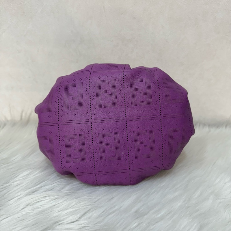 fendi 紫皮老花洞洞抓皺包-4