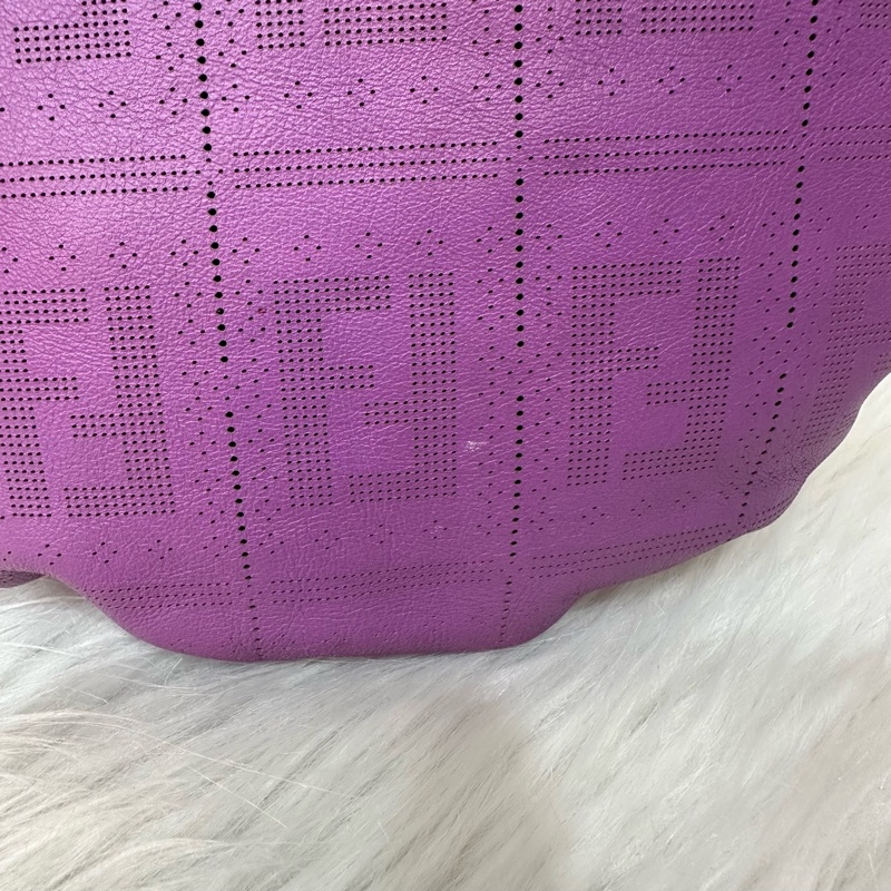 fendi 紫皮老花洞洞抓皺包-5