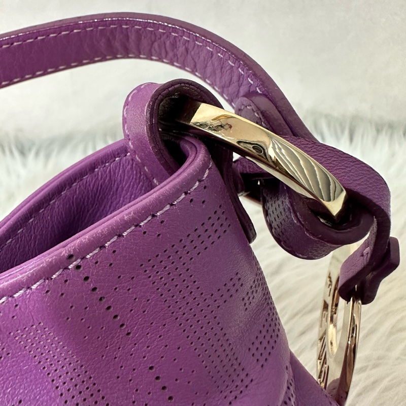 fendi 紫皮老花洞洞抓皺包-16