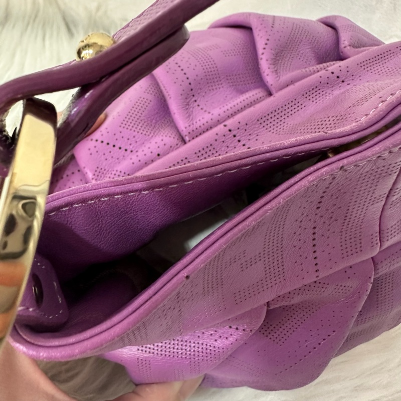 fendi 紫皮老花洞洞抓皺包-18