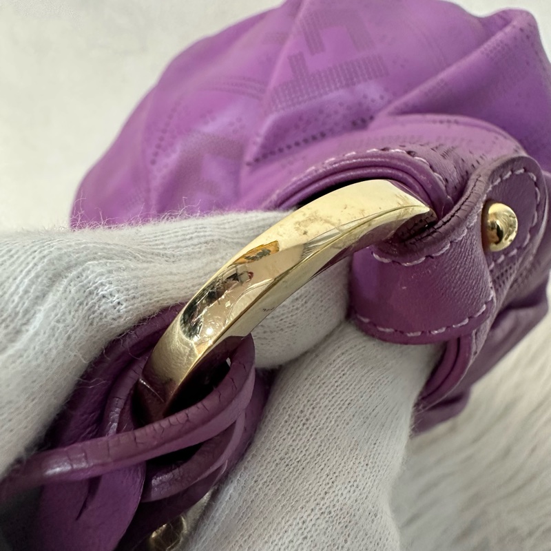 fendi 紫皮老花洞洞抓皺包-27