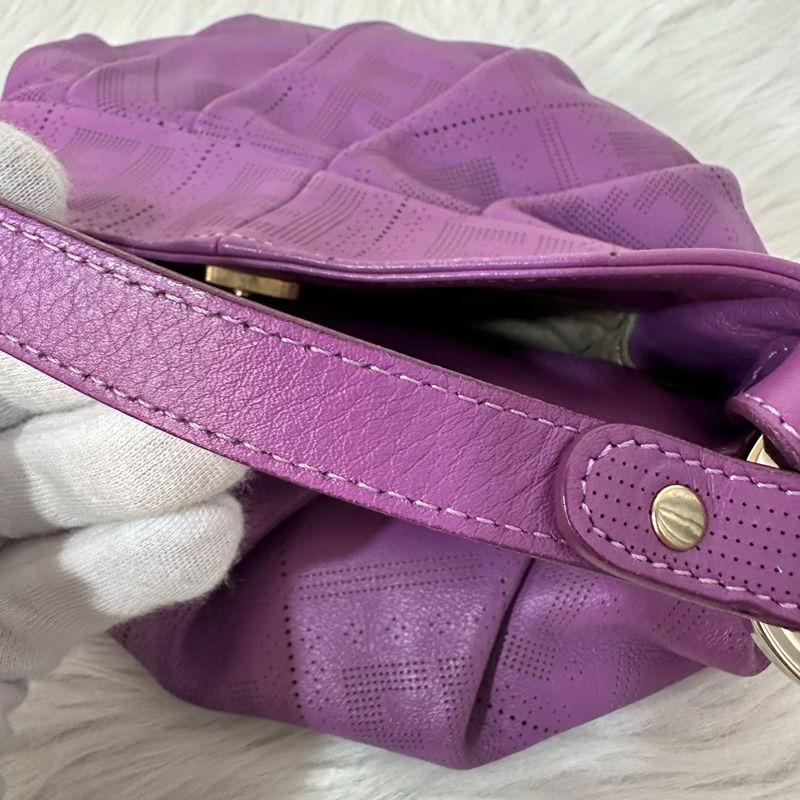 fendi 紫皮老花洞洞抓皺包-46