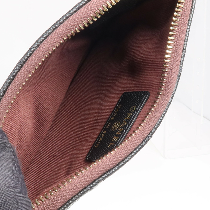 CHANEL 牛皮皮革Mini Pouch金扣手拿包-7