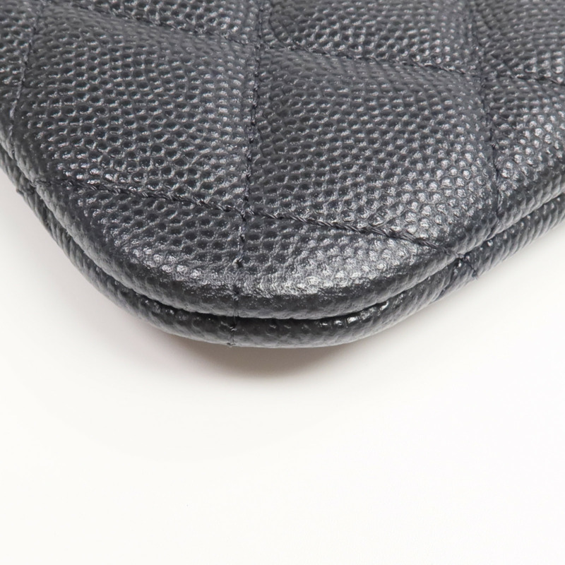 CHANEL 牛皮皮革Mini Pouch金扣手拿包-11