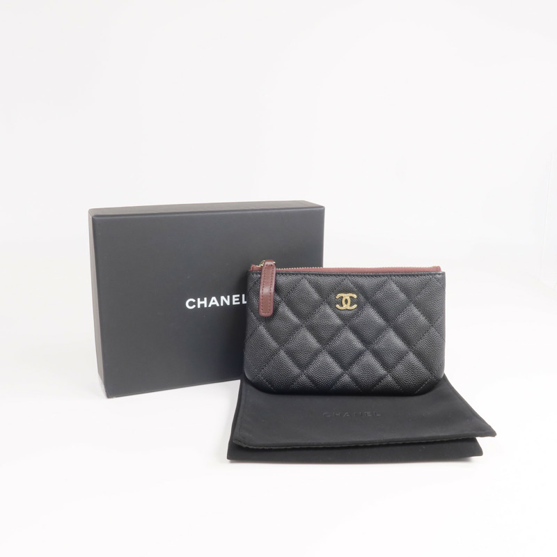 CHANEL 牛皮皮革Mini Pouch金扣手拿包-14