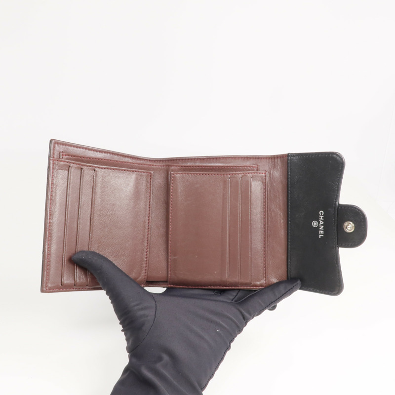 CHANEL 羊皮皮革Fold Wallet銀扣錢包-11