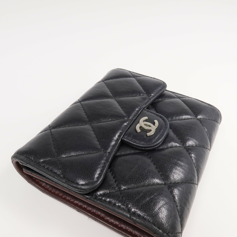 CHANEL 羊皮皮革Fold Wallet銀扣錢包-17