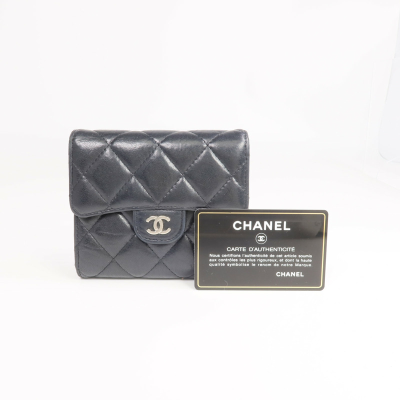 CHANEL 羊皮皮革Fold Wallet銀扣錢包-18