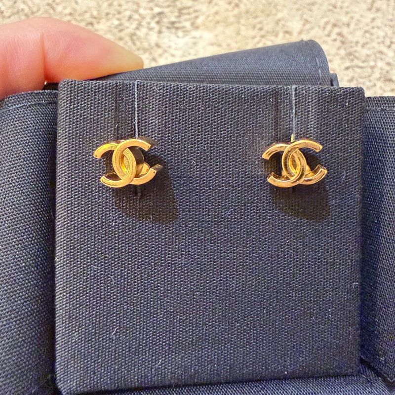 CHANEL金色LOGO耳環-2