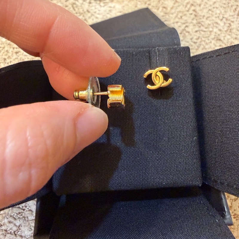 CHANEL金色LOGO耳環-4