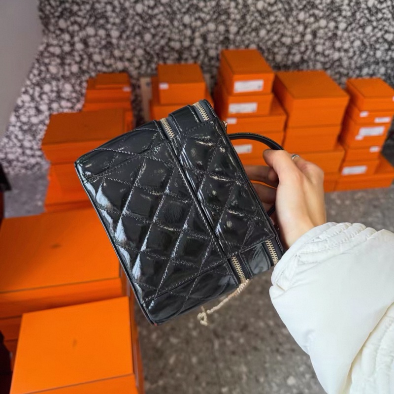 Chanel 芯片雙層相機包油蠟皮-2