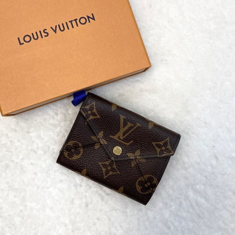 Louis Vuitton 路易威登 Monogram原花 Celeste粉內裏三折短夾 經典信封扣式錢包 M81665