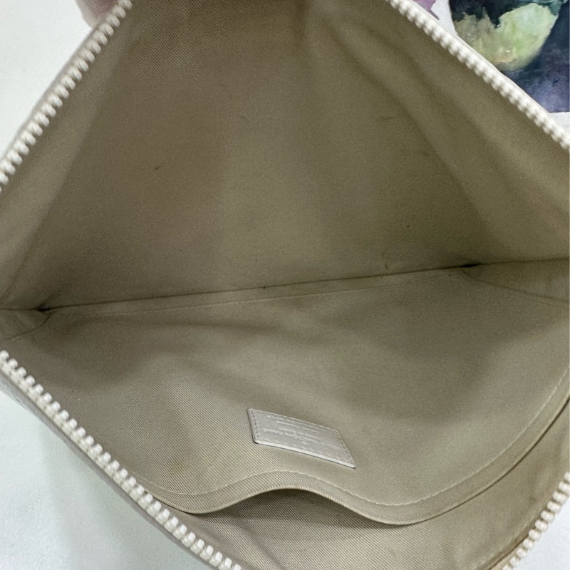 LV路易威登聯名 X VIRGI·奶油白壓紋霧面鏈條限量手包。尺寸34×26。-4