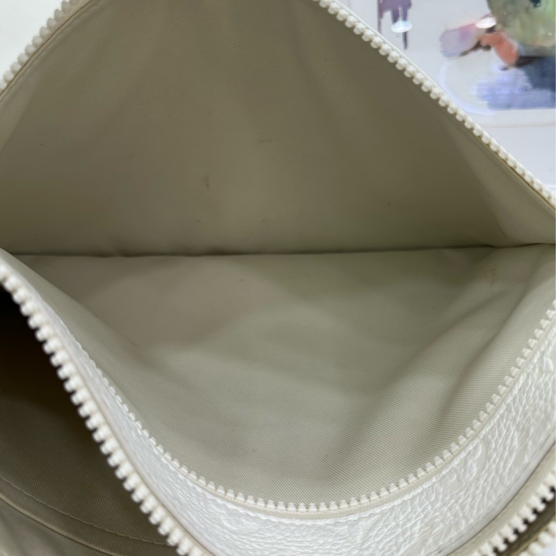 LV路易威登聯名 X VIRGI·奶油白壓紋霧面鏈條限量手包。尺寸34×26。-5