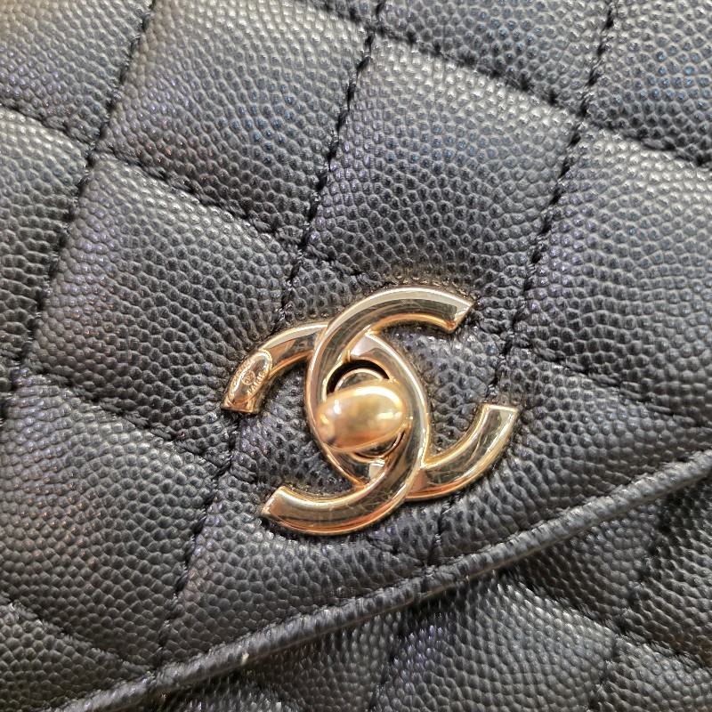 [夯貨經典款,現省3.5萬🥰] Chanel香奈兒 黑荔枝皮淡金釦CoCo Handle手提肩斜背包-6