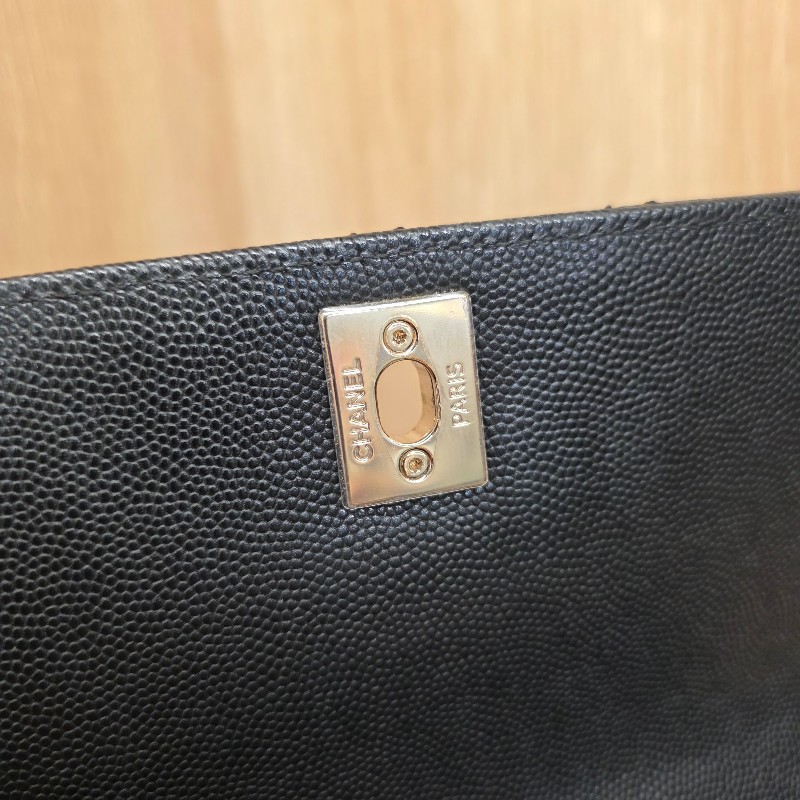 [夯貨經典款,現省3.5萬🥰] Chanel香奈兒 黑荔枝皮淡金釦CoCo Handle手提肩斜背包-12
