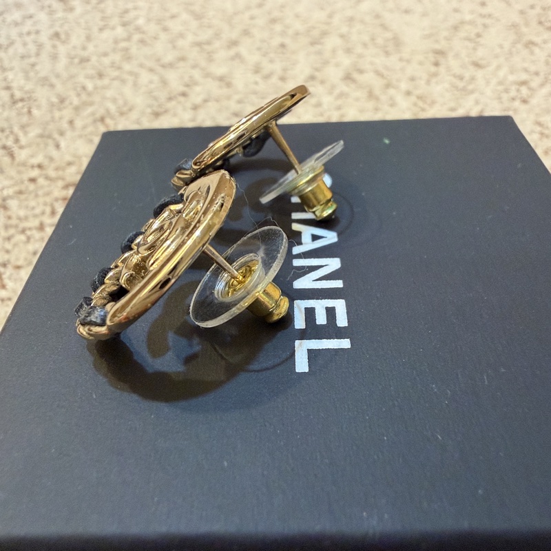CHANEL皮革淡金耳環-14