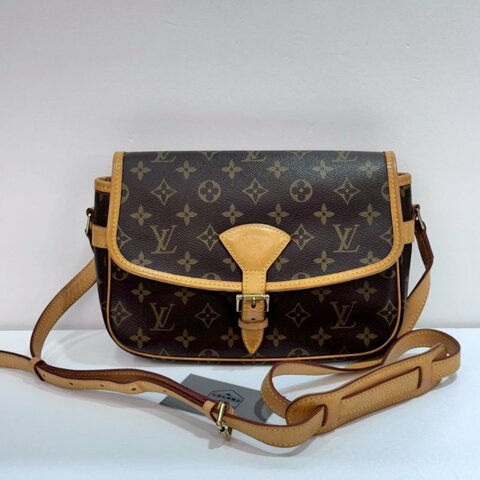 LV 斜背包/側背包/法棍包/馬鞍包  M42250 85成新