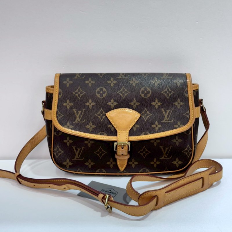 LV 斜背包/側背包/法棍包/馬鞍包  M42250 85成新-0