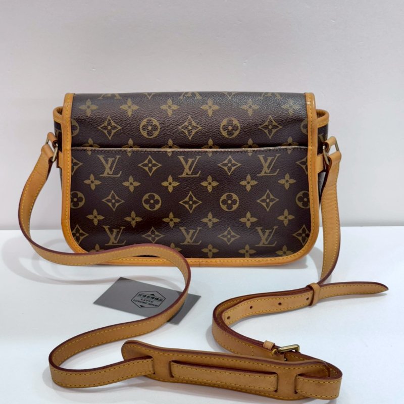 LV 斜背包/側背包/法棍包/馬鞍包  M42250 85成新-1