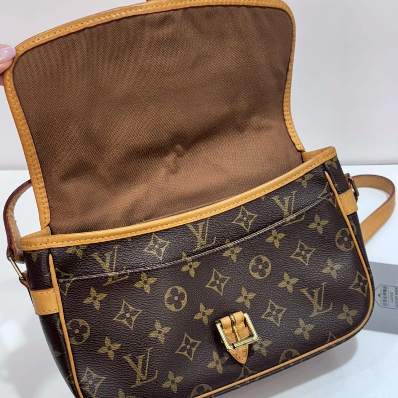 LV 斜背包/側背包/法棍包/馬鞍包  M42250 85成新-9