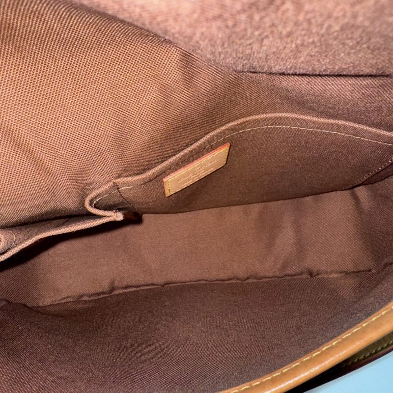 LV 斜背包/側背包/法棍包/馬鞍包  M42250 85成新-13