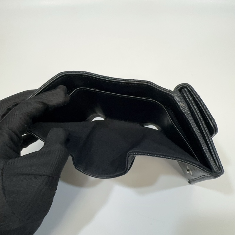 Chanel黑白熊貓logo荔枝牛皮mini三折短夾-8