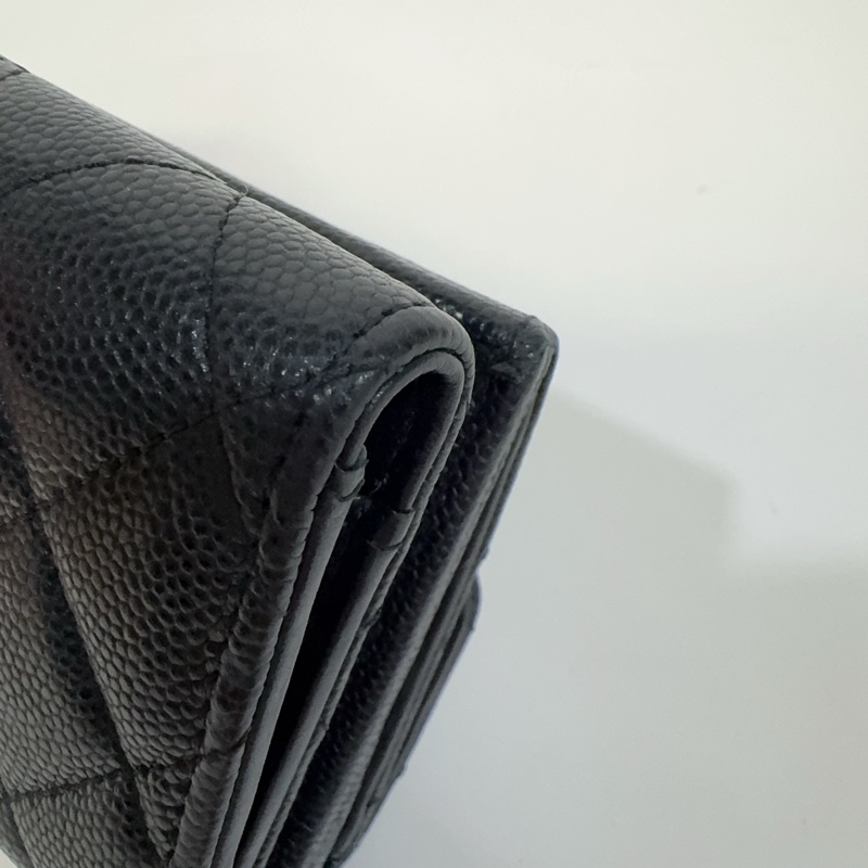 Chanel黑白熊貓logo荔枝牛皮mini三折短夾-18