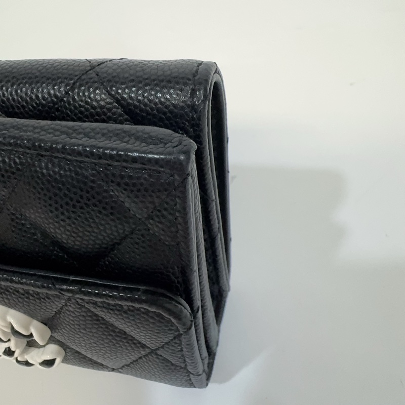 Chanel黑白熊貓logo荔枝牛皮mini三折短夾-20