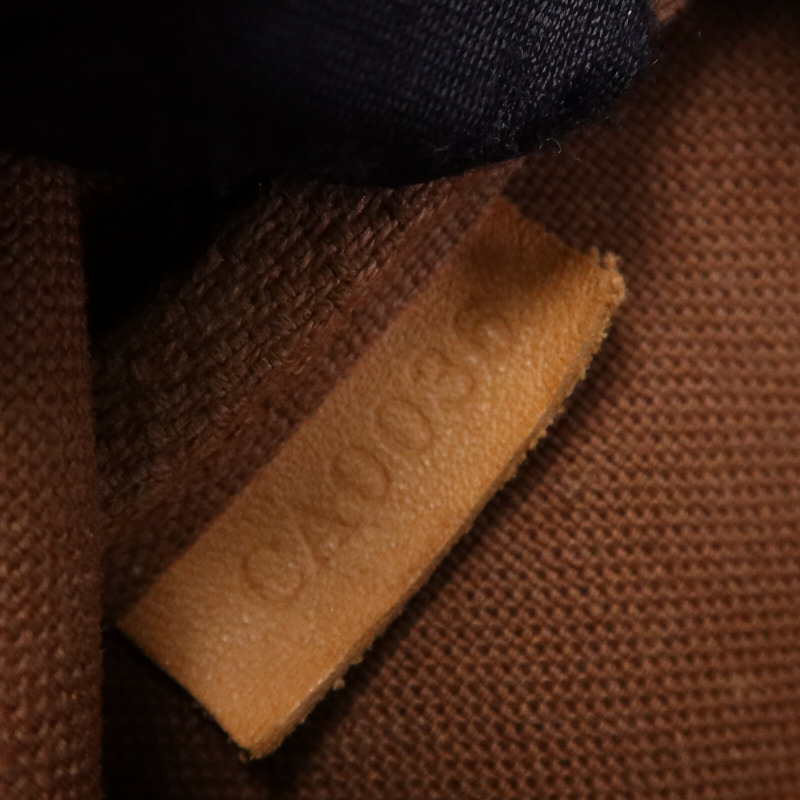 LOUIS VUITTON Monogram Pochette Accessoires金扣手挽袋-8