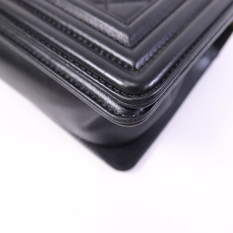 CHANEL 羊皮皮革Boy 25金扣鏈帶肩背袋-10