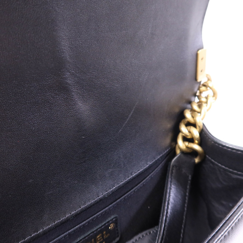 CHANEL 羊皮皮革Boy 25金扣鏈帶肩背袋-14