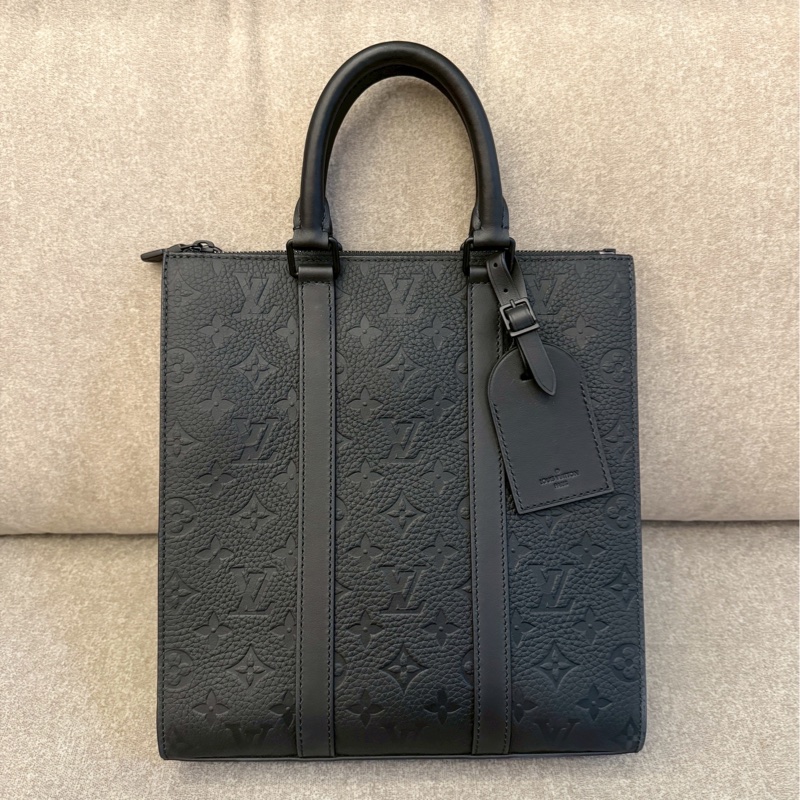 LV黑壓紋琴譜包-0