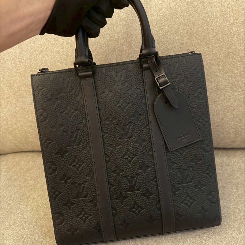 LV黑壓紋琴譜包-1