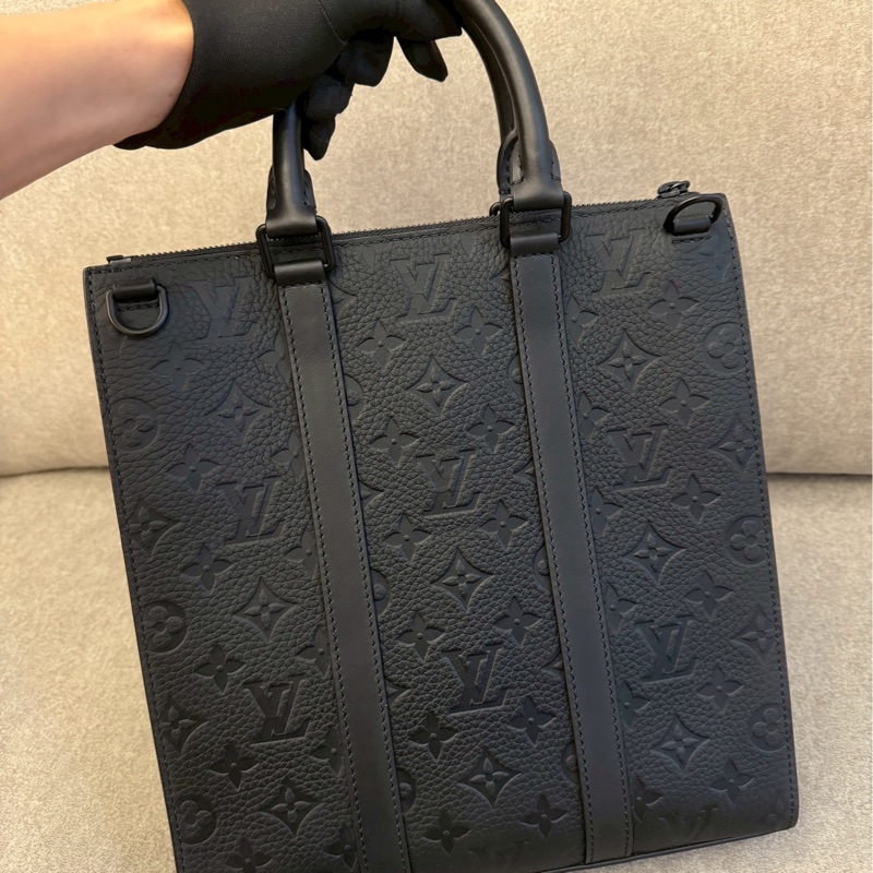 LV黑壓紋琴譜包-4