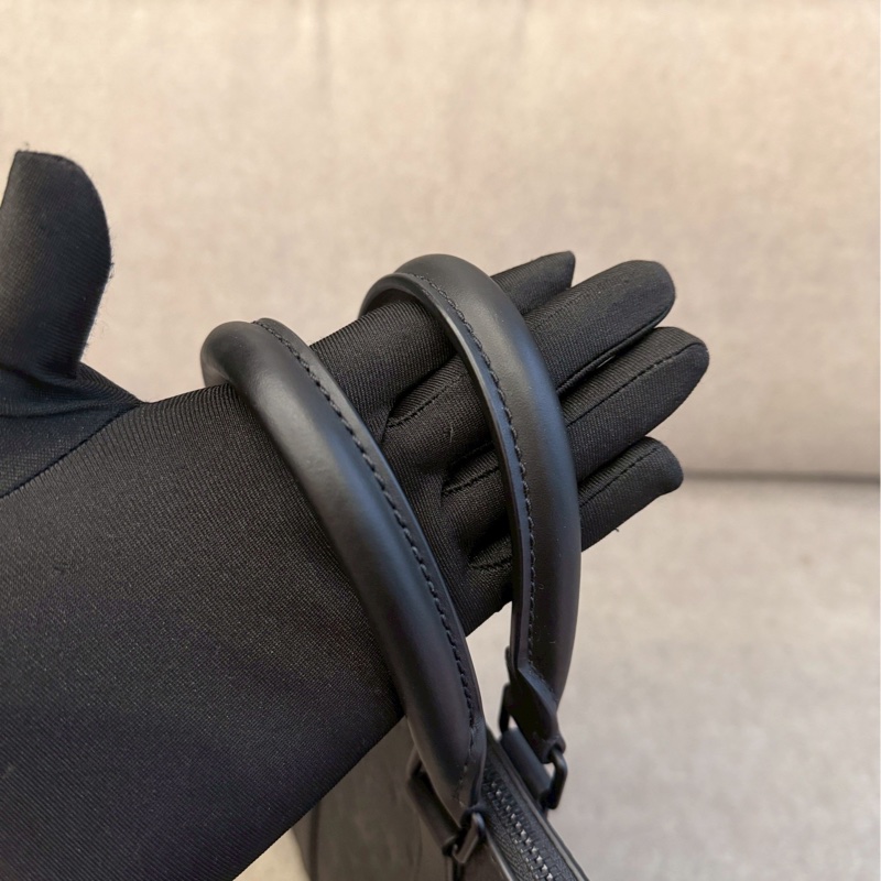 LV黑壓紋琴譜包-6