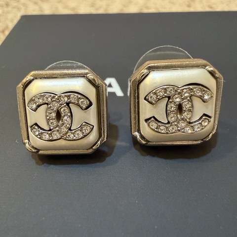 CHANEL銀色水鑽耳環