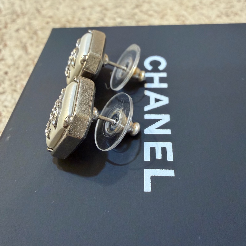 CHANEL銀色水鑽耳環-2