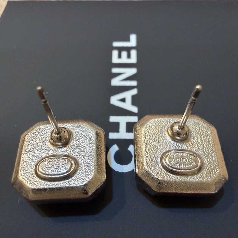 CHANEL銀色水鑽耳環-12