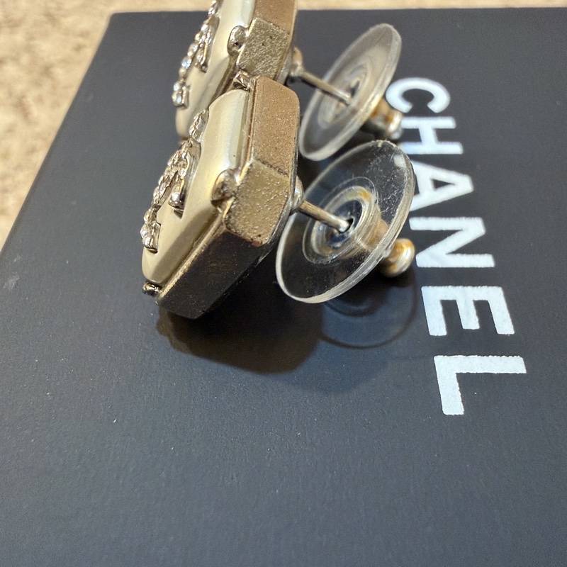 CHANEL銀色水鑽耳環-16