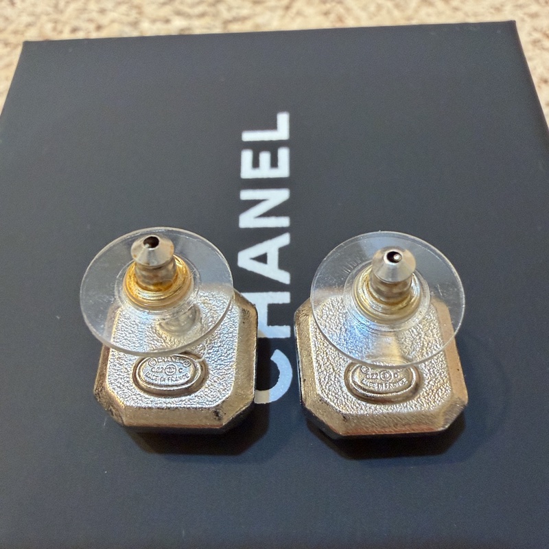 CHANEL銀色水鑽耳環-17